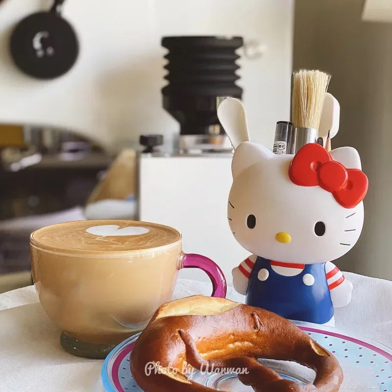 Hello Kitty and friends pen holder